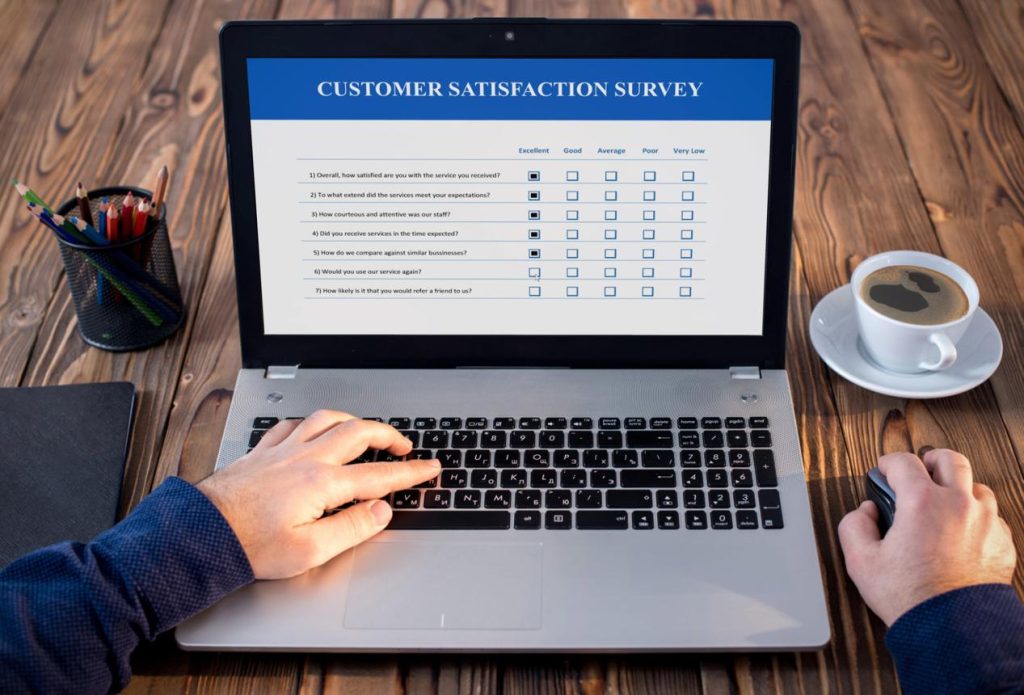 Survey kepuasan pelanggan melalui formulir online dengan skala penilaian